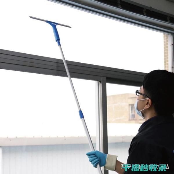 玻璃栏杆清洁技巧，户外安全更放心 (玻璃栏杆清洁方法)