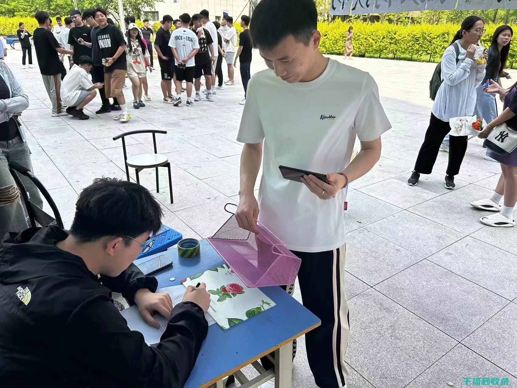 旧物新生：让家居旧物焕发新的光彩 (旧物新生让闲置物品动起来)