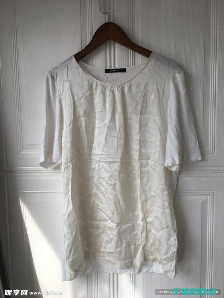 衣服皱巴巴？掌握这几种方法让它焕然一新 (衣服皱巴巴的怎么办没有熨斗)