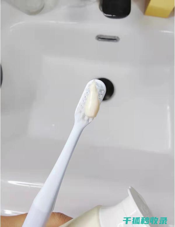 使用牙膏清洁电视屏幕：去除顽固污渍的妙招 (使用牙膏清洁银手镯是否安全?)