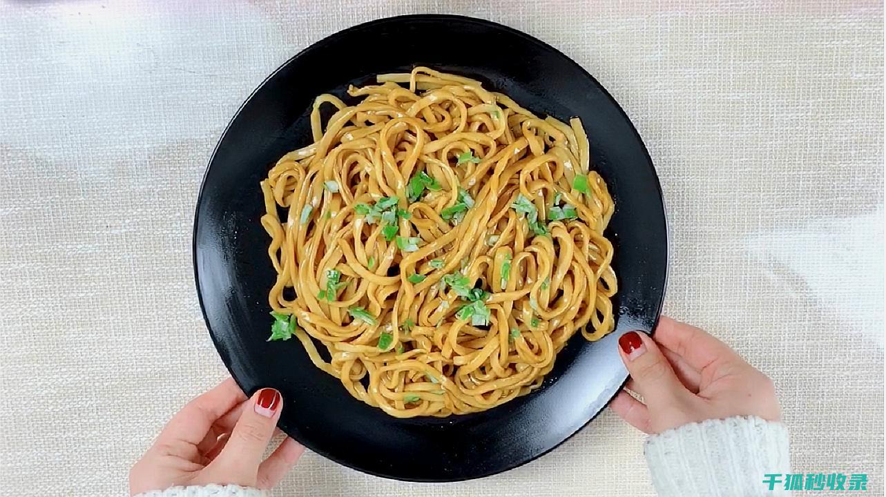 面条粘锅？这些小技巧让你轻松烹饪！ (面条粘锅是什么物理现象)