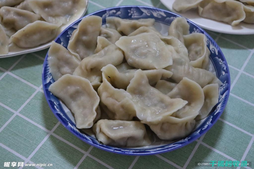 饺子馅豆子颜色变化，背后的问题值得深思 (饺子馅豆子颜色怎么调)